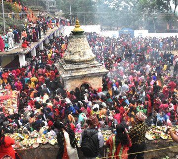आमाको मुख हेर्ने दिन, मातातीर्थमा मेला (तस्वीरहरू)